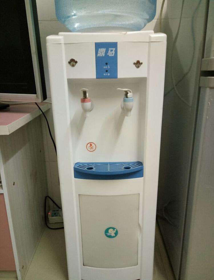 饮水机的桶里面脏了怎么洗,饮水机大水桶里边怎样刷洗干净