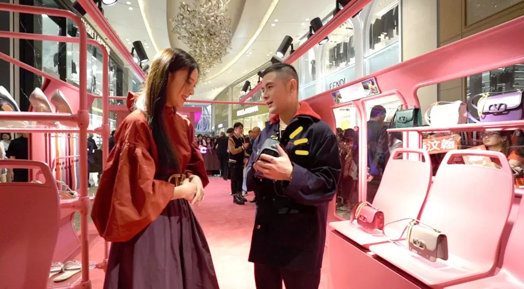 我抓住了一位资深柜员，道出了如何让你掏钱买包的秘密