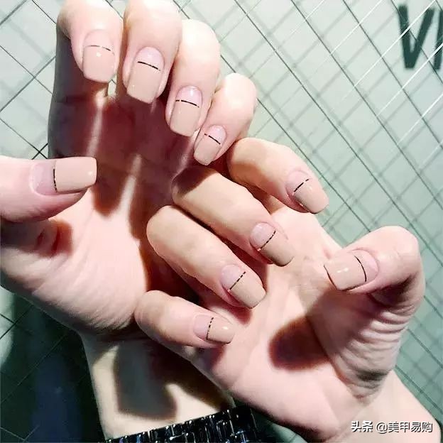 奶茶色渐变磨砂美甲,女生最爱的奶茶色系美甲来啦