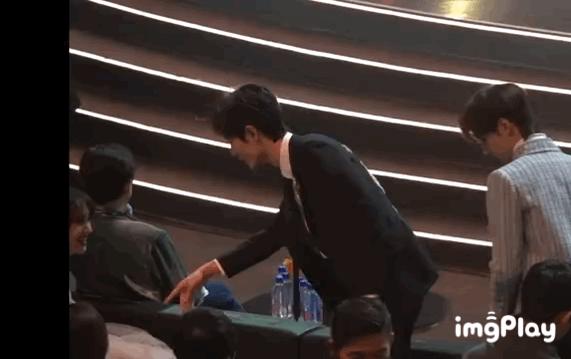 肖战“登”世界第一高楼！品牌斥资跨国直播，网友全程观看被震撼