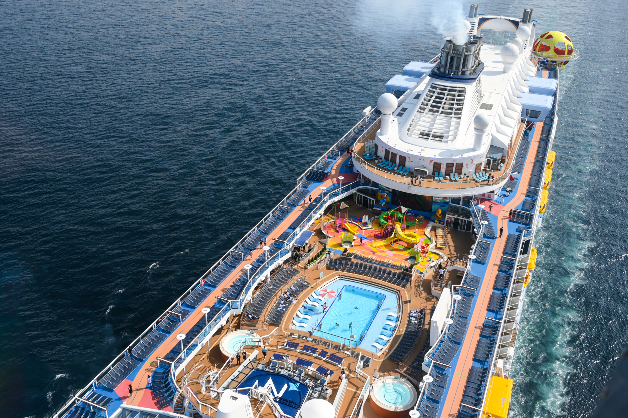 适合老年人乘坐的邮轮,70岁的老人完全可以乘邮轮旅行