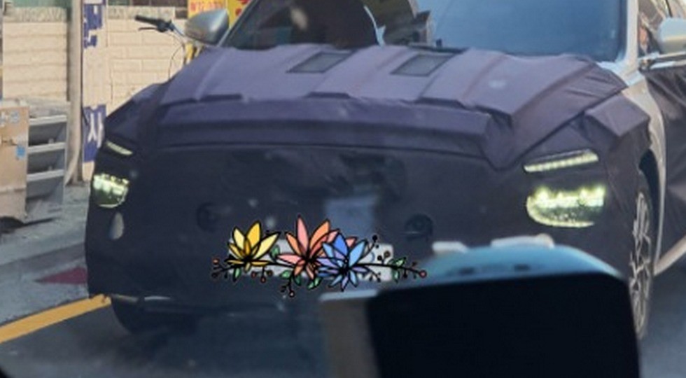 采用最新家族风格分体式大灯组，全新一代现代名图测试谍照曝光