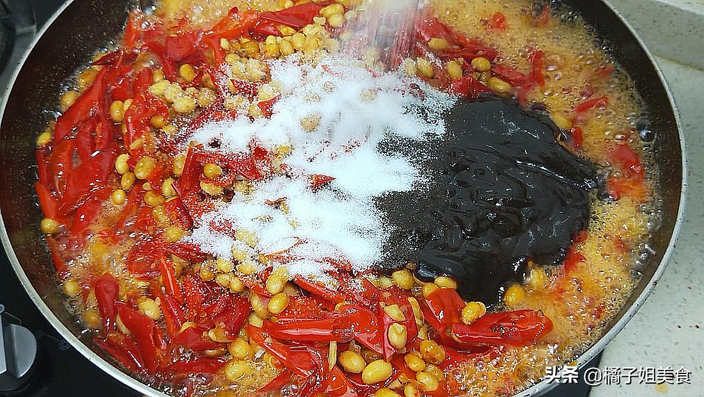 黄豆酱秘制酱料,用黄豆酱熬酱豆最正宗的做法