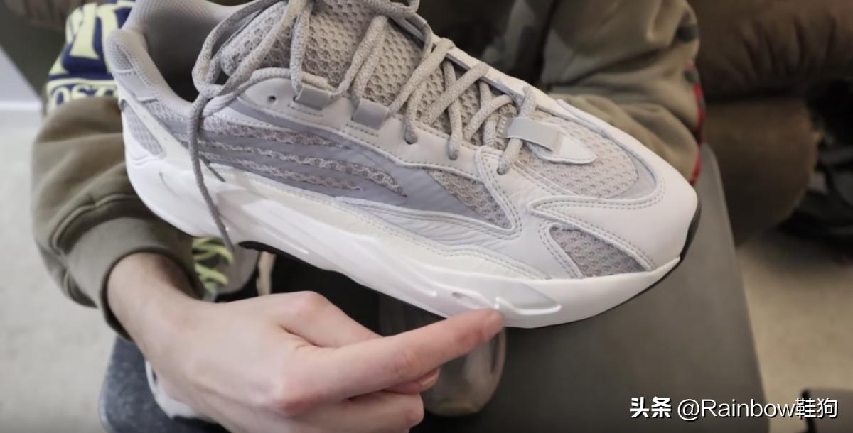 yeezy700和700v2哪个好看,yeezy700和700v2哪个舒服