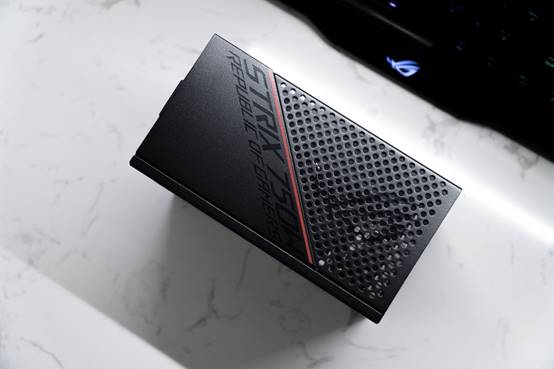 rogstrix雷鹰850g测评,rogstrix雷鹰550w
