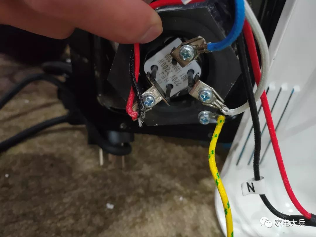 格力美的先锋油汀,格力艾美特取暖器测评