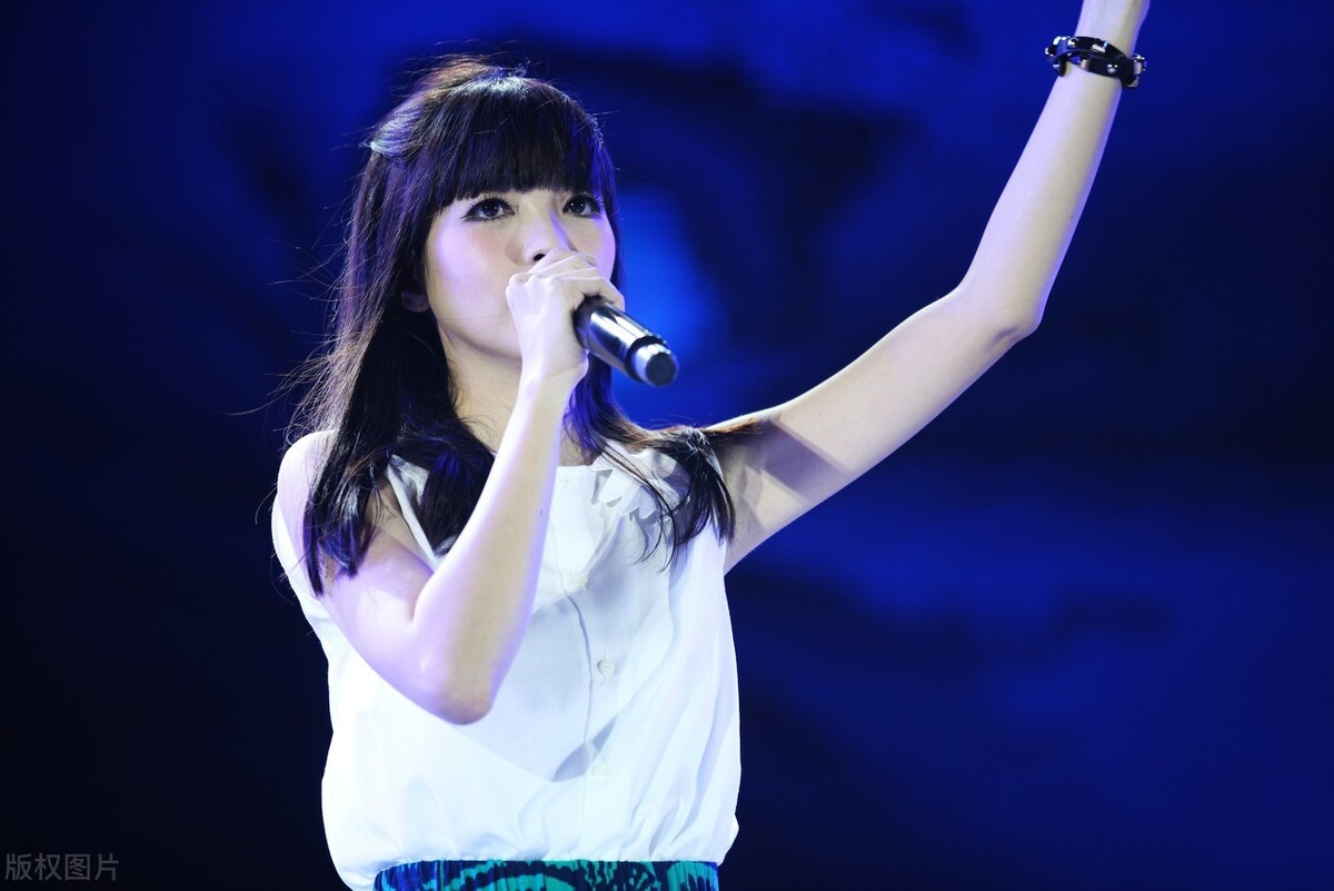 郭美美跟她妈妈照片,郭美美和妈妈一起采访