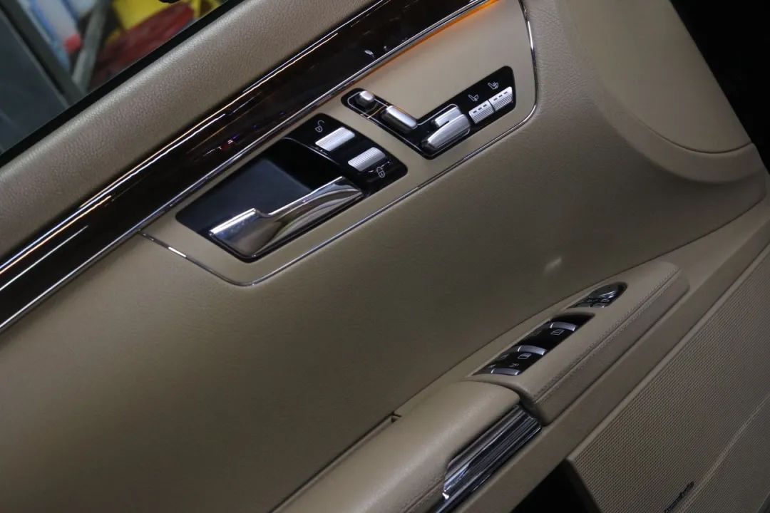 奔驰w221升级新款w222s450外观,老款奔驰w211e260翻新整备