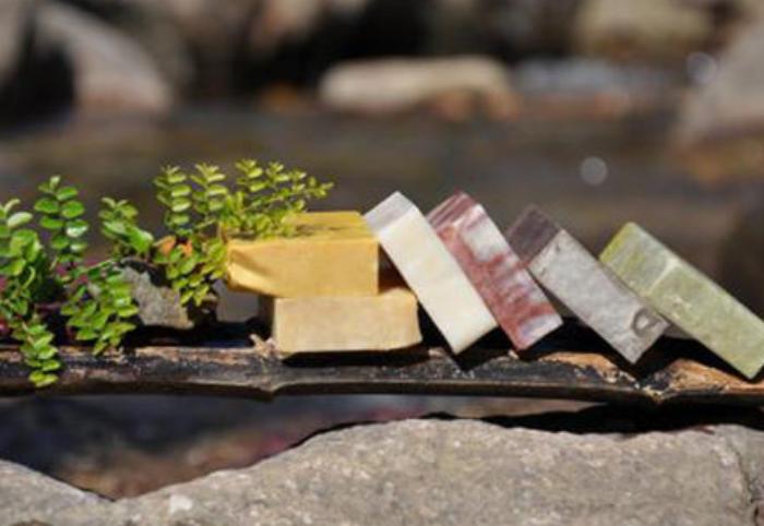 用手工皂洗脸的好处及危害,长期用手工皂的感受