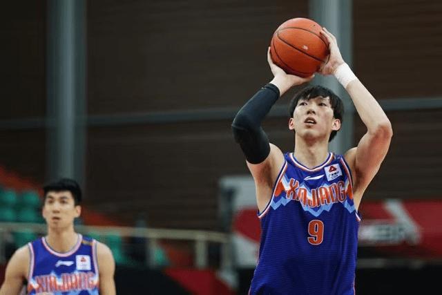 周琦加盟墨尔本什么时候到,周琦签约墨尔本凤凰下月归队