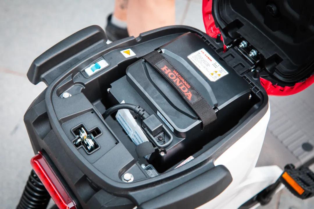 新大洲本田新s07和五羊本田ube对比,新大洲本田s08和五羊本田电动车