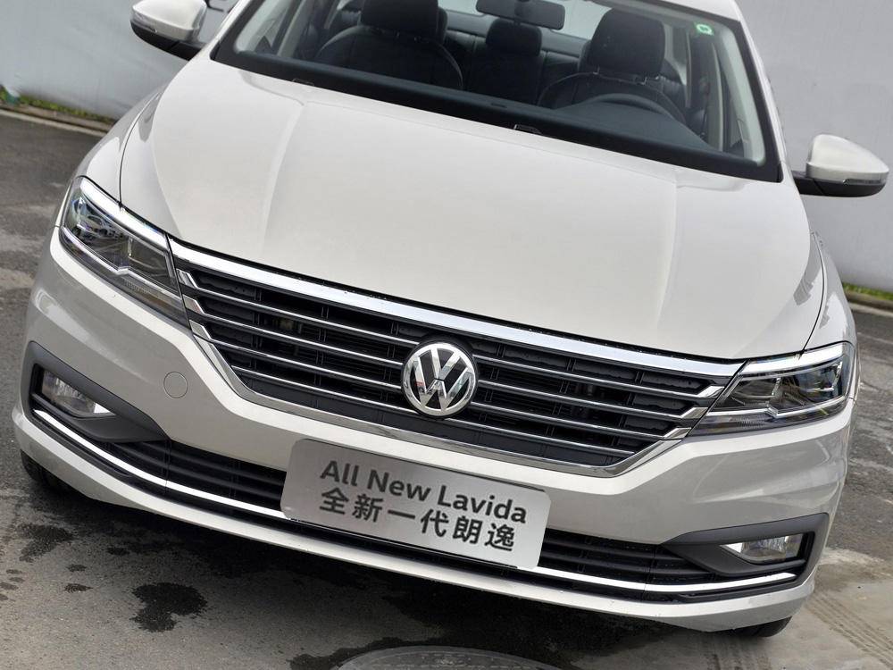 12年的朗逸和12年的福克斯哪个好,福克斯和大众朗逸哪个比较省油