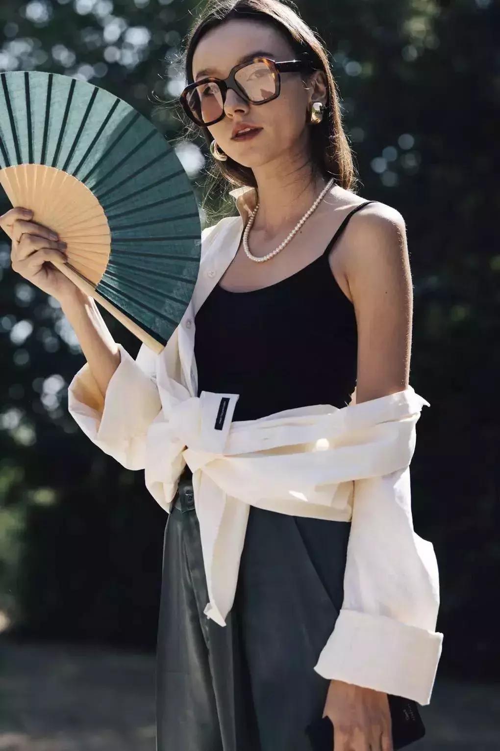 一件衬衫的100种生活,1件白色的衬衫