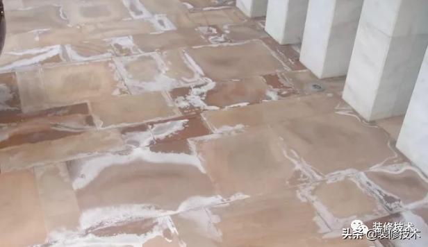 石材返碱的原因及解决方法是什么,地面返碱清洗石材药水配方