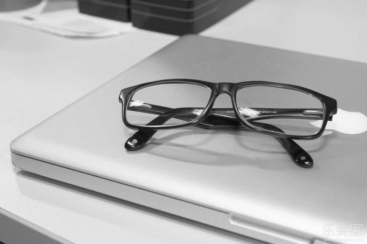 眼镜行业到底是真暴利还是假暴利,20元的眼镜危害大吗