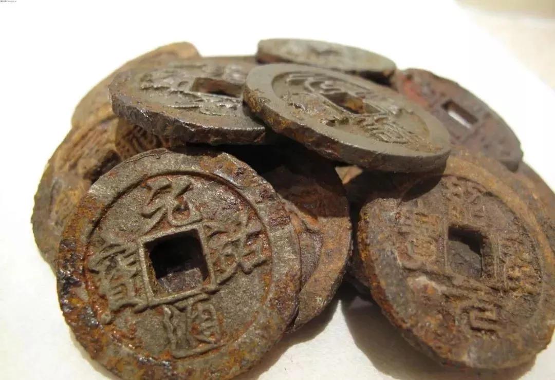铜钱锈了把玩可以除掉锈吗,铜钱生锈了怎么去锈呢