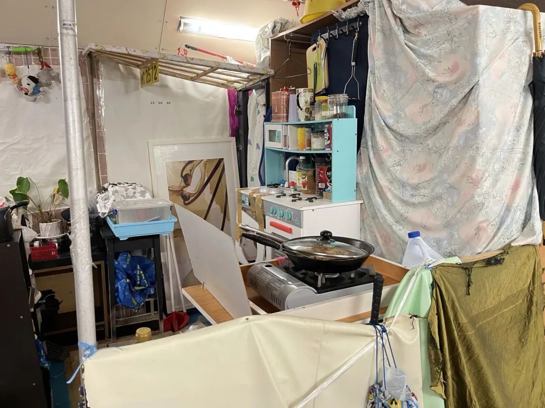 住在香港的地下通道里,香港地下通道住宿视频