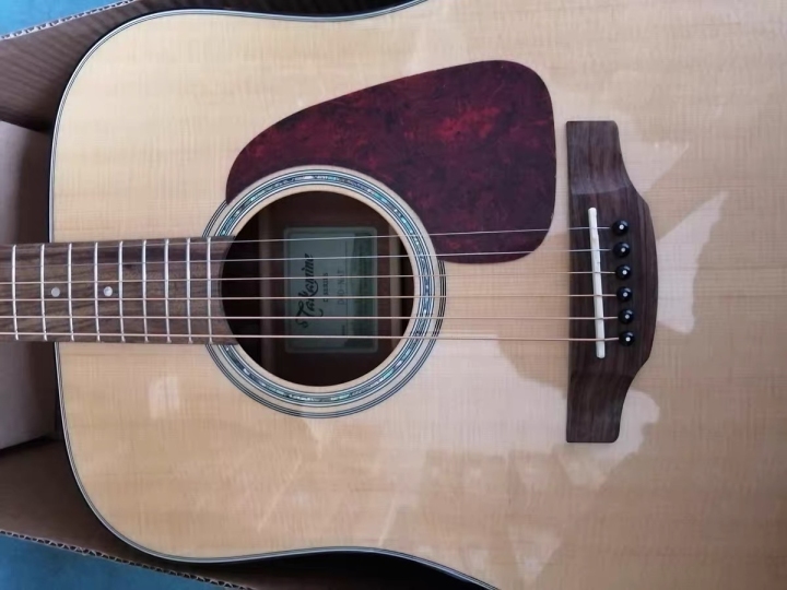 一个没钱的吉他爱好者聊聊他弹过的十几把吉他