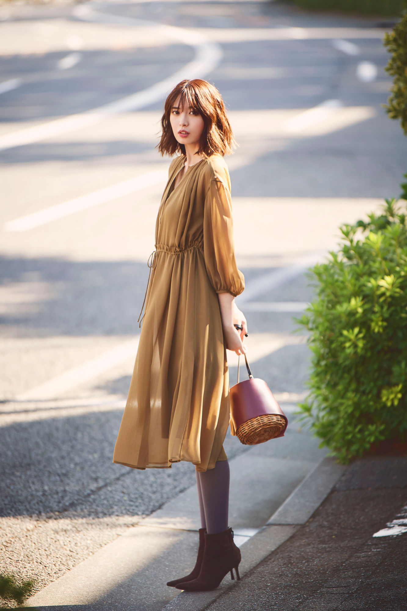 优衣库雪纺木耳领飘带打褶连衣裙,优衣库法兰绒衬衫式连衣裙穿搭