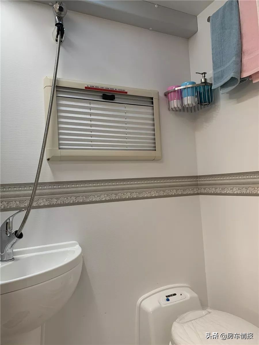 超实用超时髦的大容量房车,适合一家七口出行的四驱房车