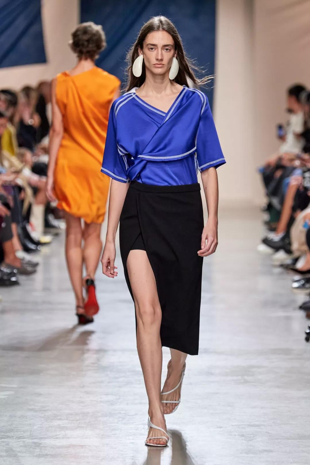 2020流行什么颜色的衣服,今年最流行的衣服颜色是什么颜色