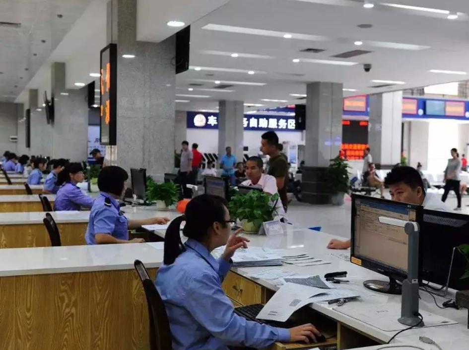 驾驶证被扣12分以上是怎么办的,驾驶证被扣了超过12分怎么办