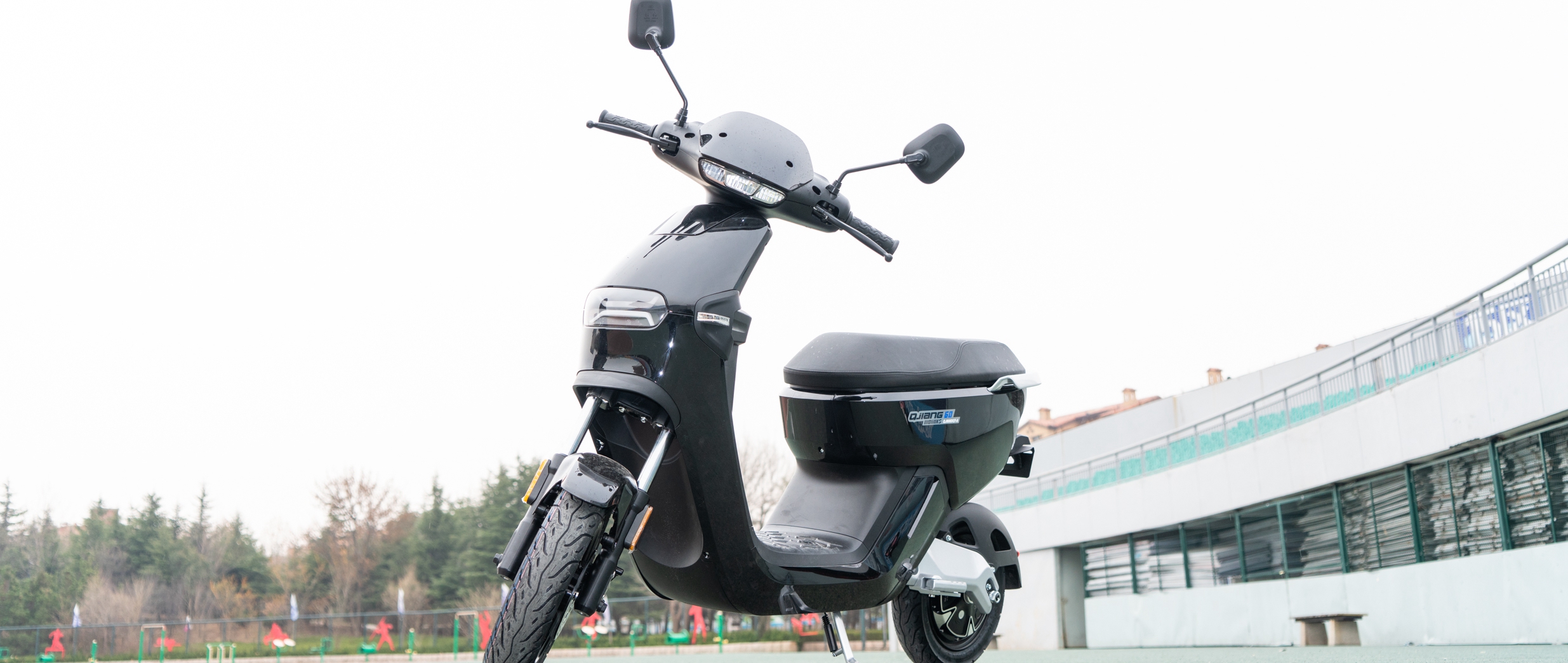 电动车别只认小牛，钱江摩灵能上三种牌，十分给力