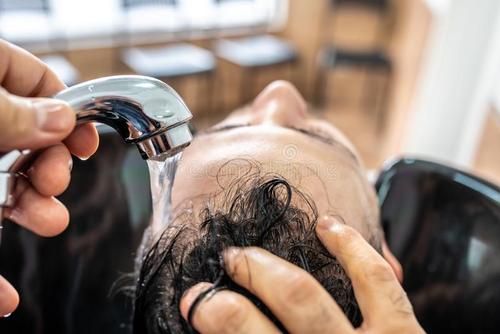 头发分叉怎么解决,头发分叉了不想剪有补救的办法吗