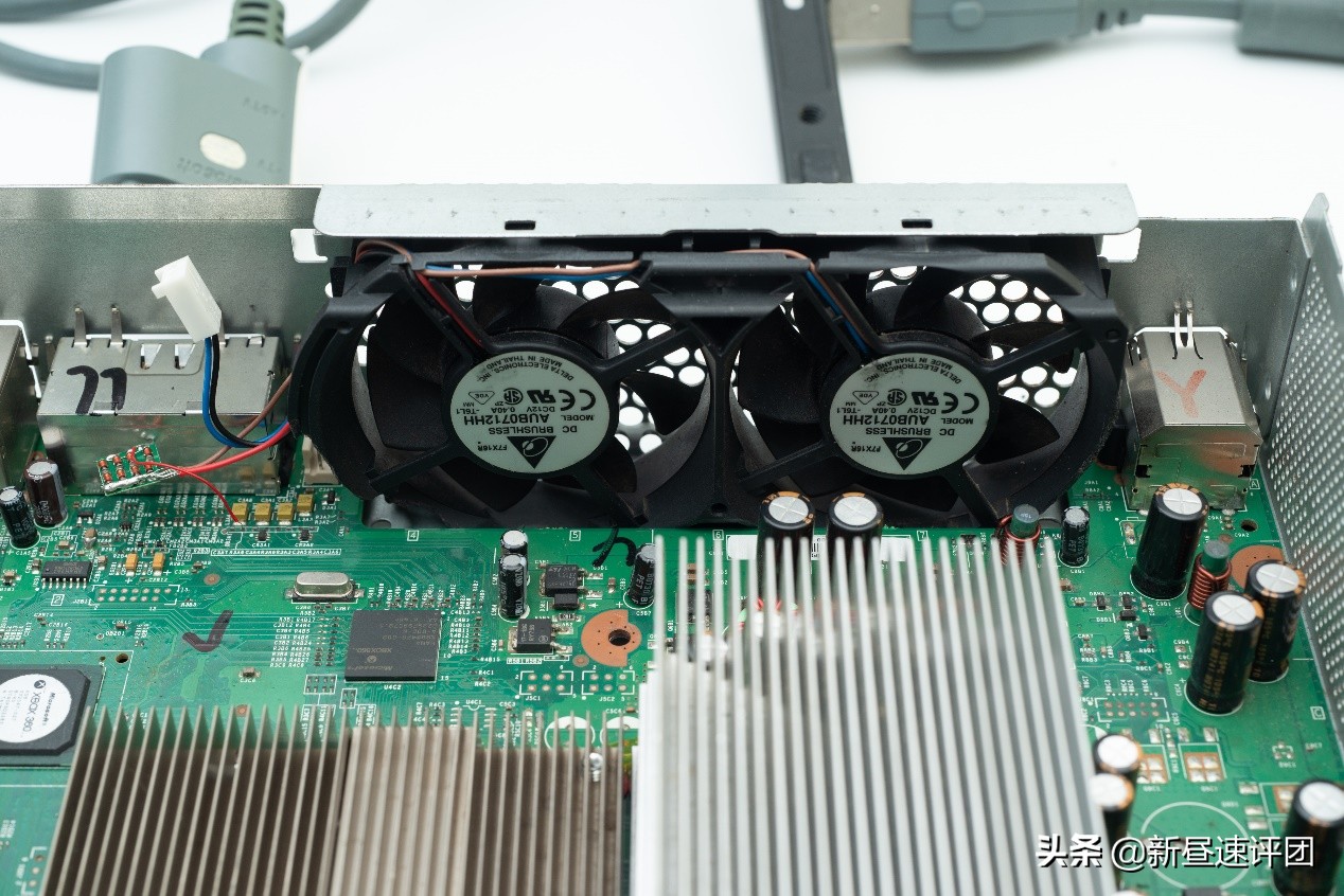 xbox360白色老版怎么拆,xbox360维修视频教程