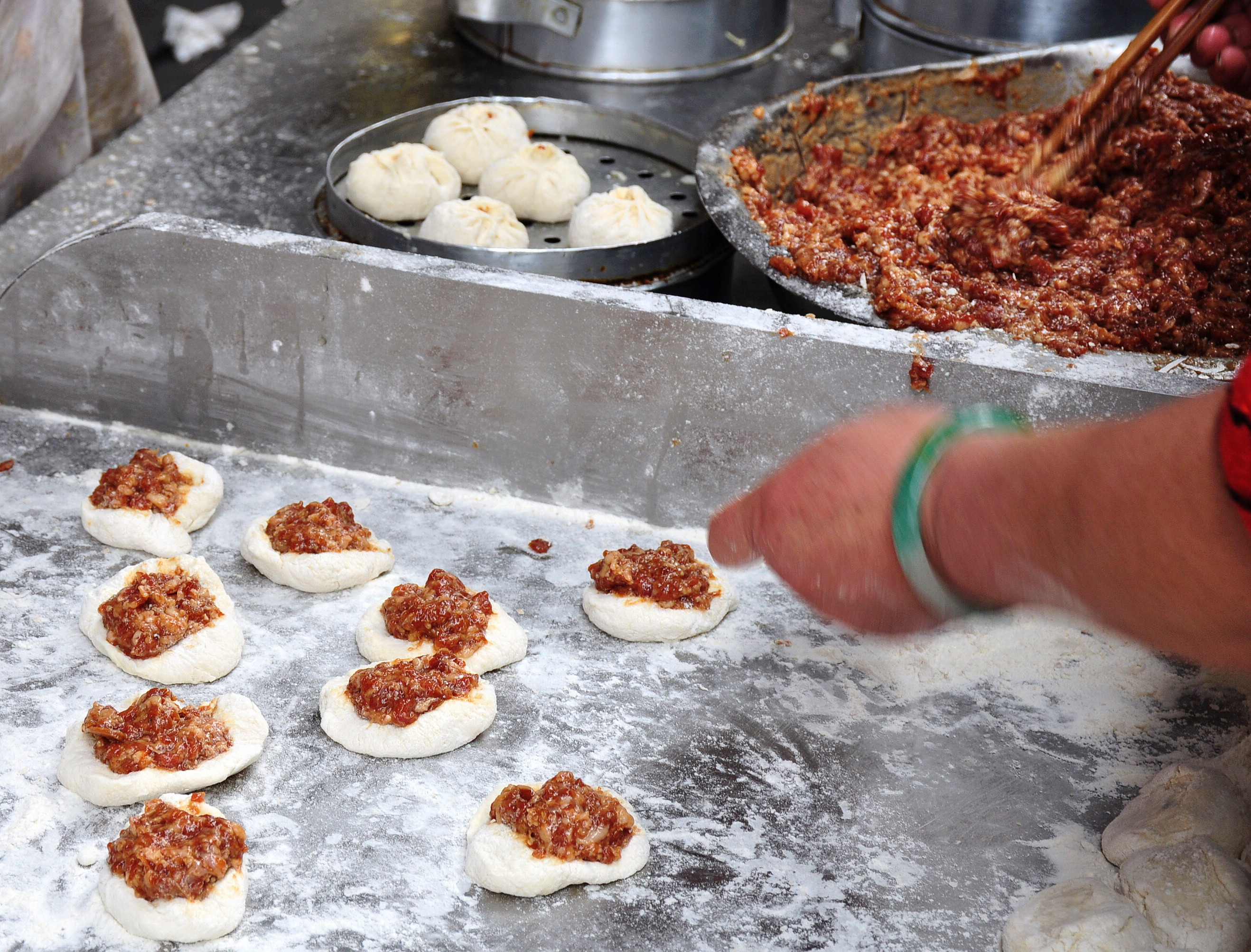 痣胡子龙眼包子总店在哪,痣胡子包子店地址