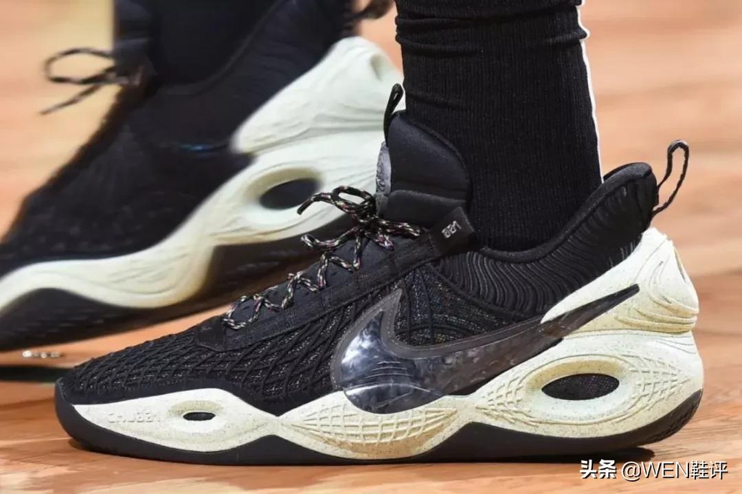 一双绿色的nike跑鞋,nike垃圾环保鞋2代尺码