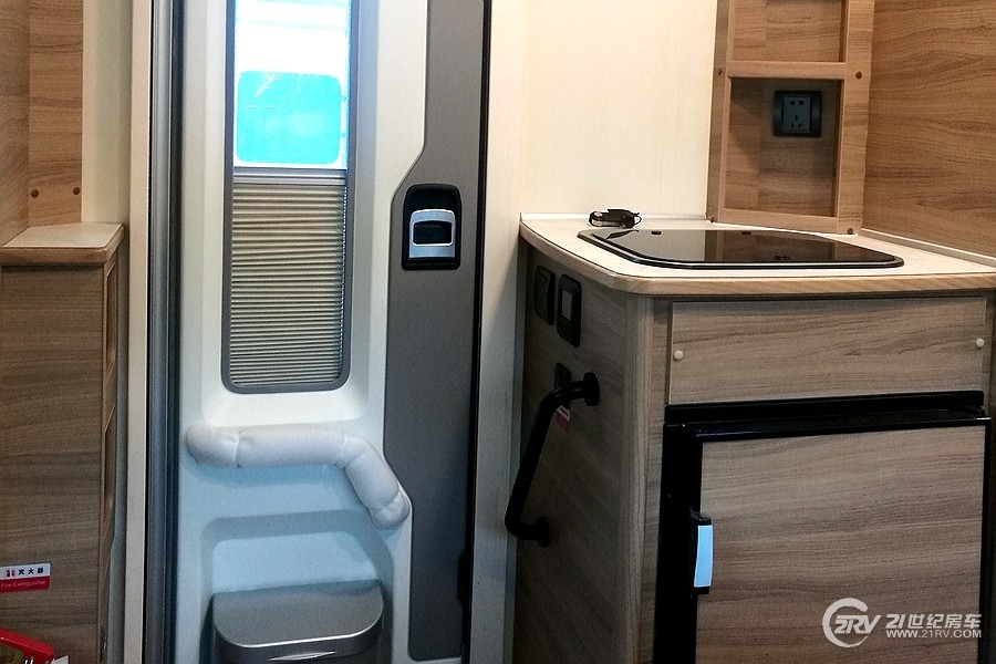 双逆变器+330W太阳能中通驰维6600售价46.98万元