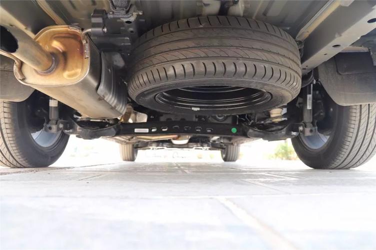 上汽大通maxusg50试驾,上汽大通g50试驾对比广汽传祺gm6