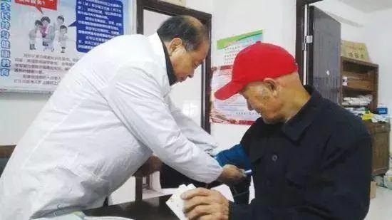 牛！64岁老村医一次通过执业医师考试