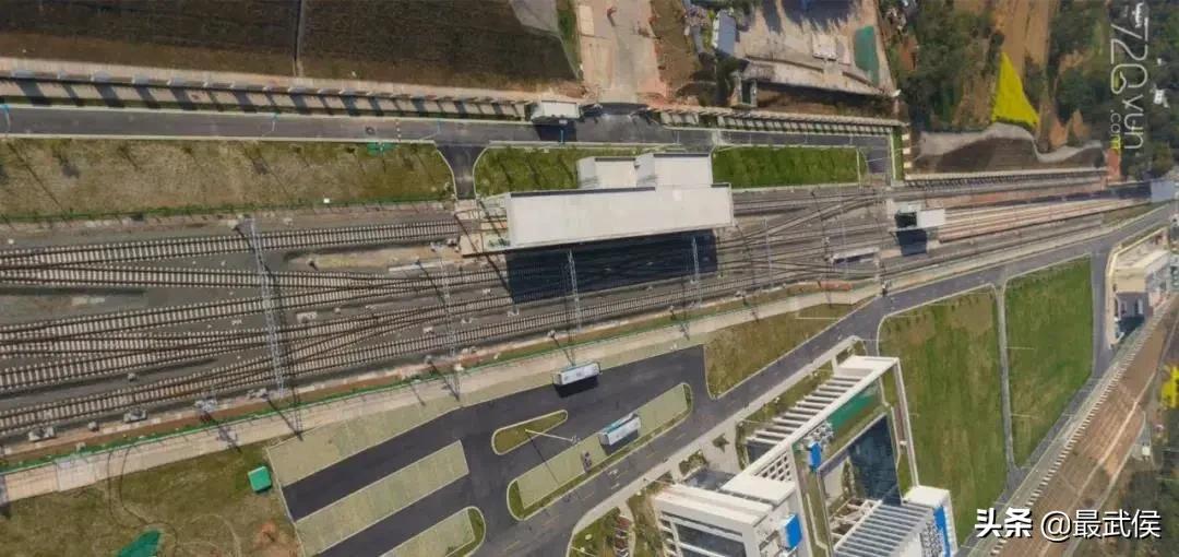 这个“超级停车场”不简单，相当于20个足球场！