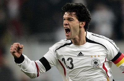 我们赞美足坛忠臣，但不安现状，敢于追求“候鸟”精神更让人尊敬