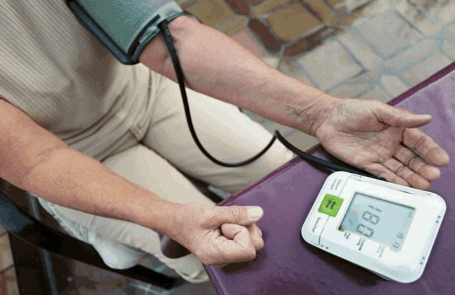 18岁血压135用做检查吗,18岁血压180查什么