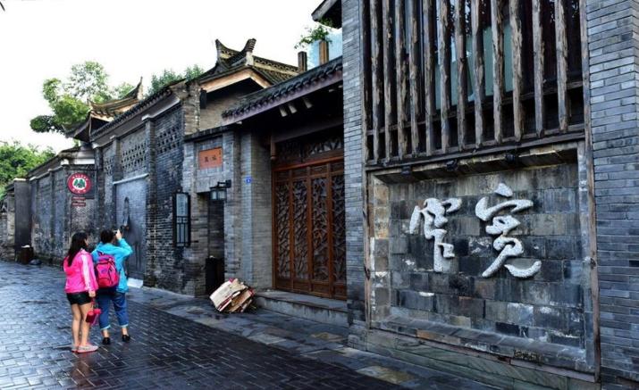 成都302年的宽窄巷:不收门票却被指到处坑人,如今怎样了?