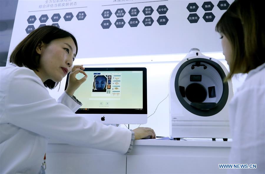 阿迪达斯3d打印鞋白色搭配,阿迪达斯3d打印鞋和耐克对比