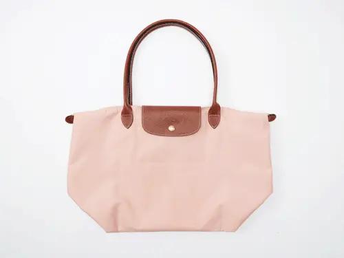 比DIOR晚成立两年，但它的饺子包火了70年，众多女星对它爱不释手