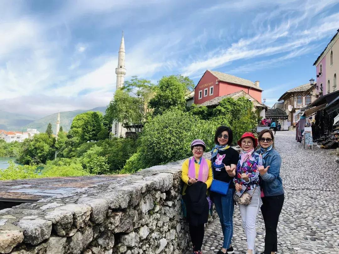 白本护照出境法国旅游免签吗,白本护照旅游去哪个国家比较好