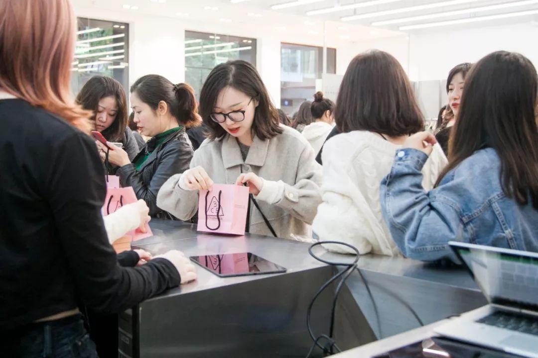 3ce旗舰店官方正品直播,3ce官方旗舰店是不是真的