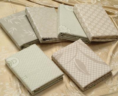 宝宝满头都是小痘痘,宝宝满头脓包治不好