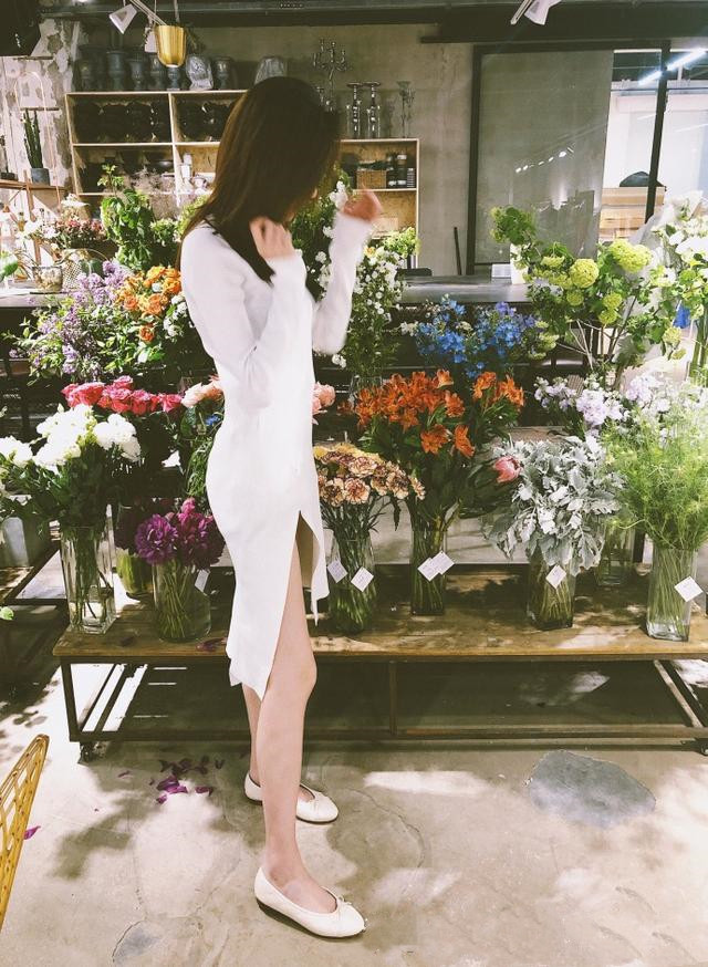 央视董卿接班人马凡舒，穿着扑克卫衣玩下衣失踪，很有烟火气