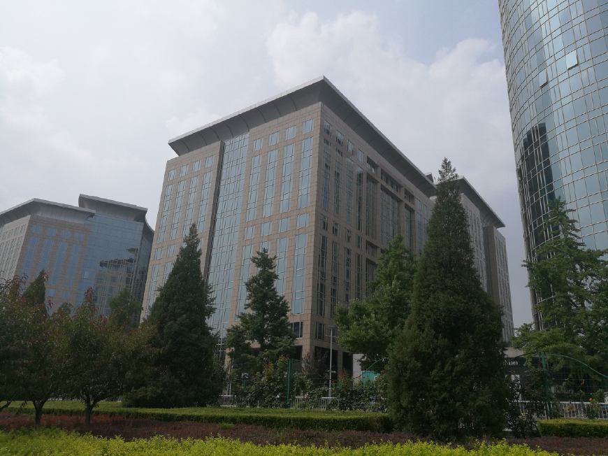 北京市中心著名的商业街：金街是王府井大街，银街是东单大街