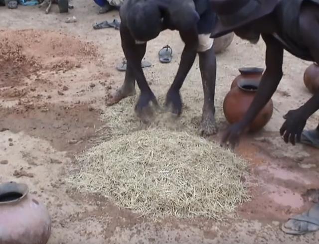 黑人跨入铁器时代的关键！揭秘两千年前的黑人冶铁术，包教不包会