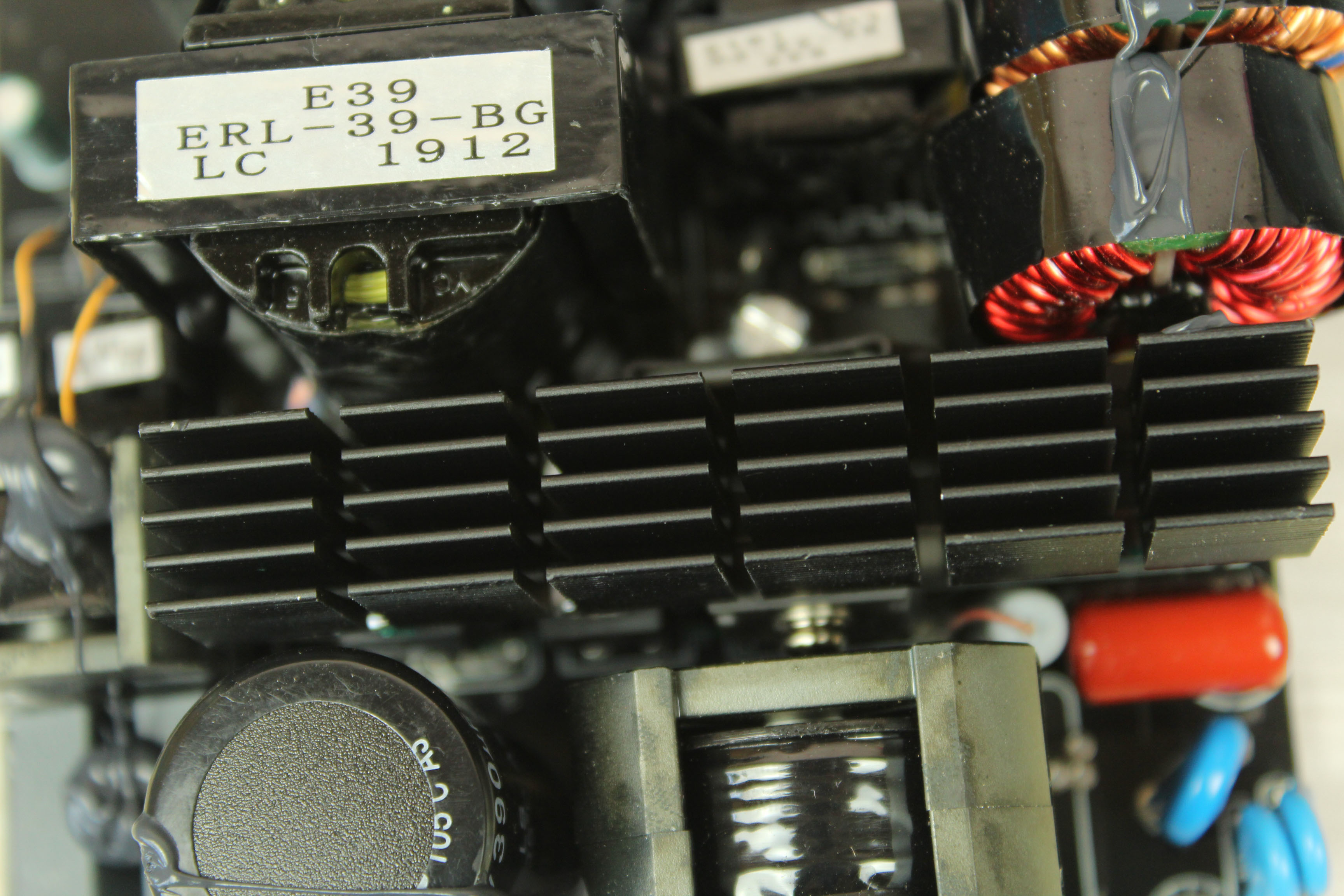 鑫谷gp700p黑金版和白金版的区别,鑫谷gp700p和原版区别