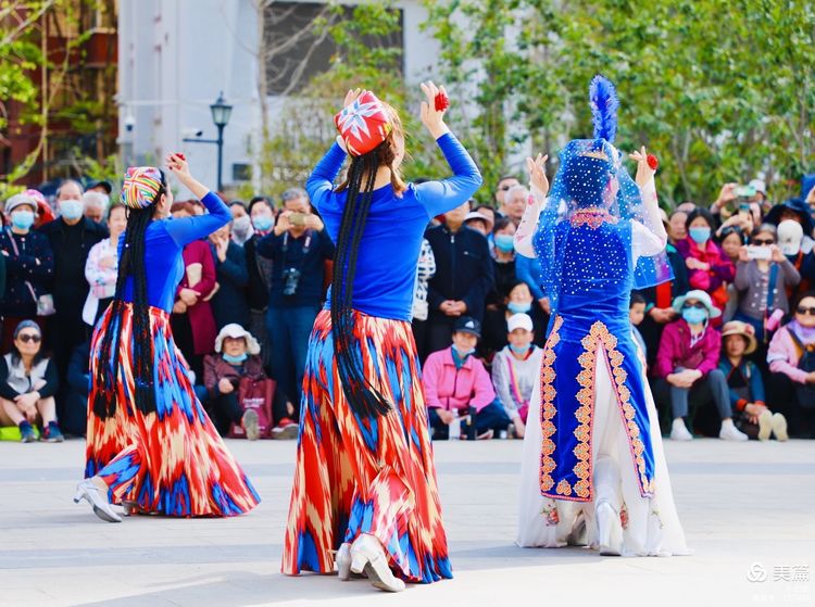 洛阳牡丹广场：*疆新**舞大联欢