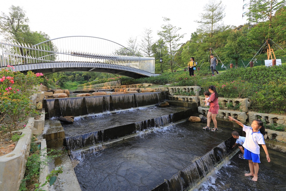 深圳禾塘湿地公园人行钢桥/中建钢构有限公司