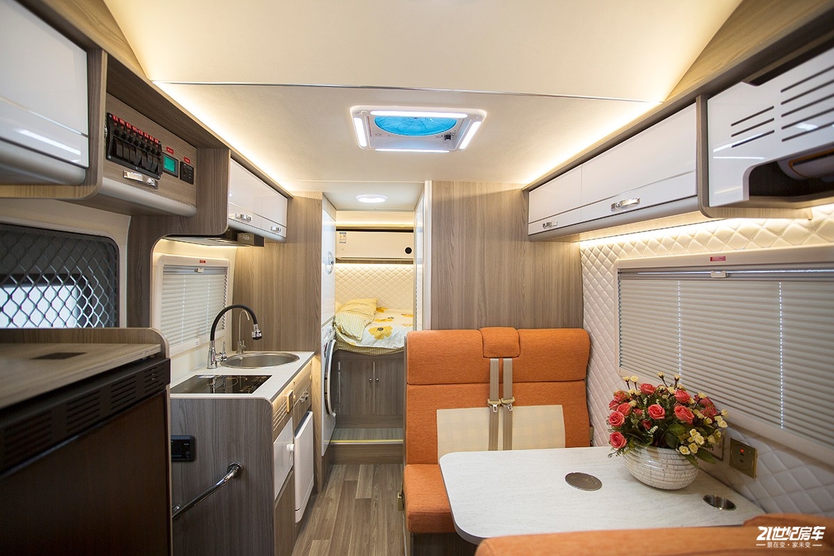 性价比入门房车,新飞国六平头轻卡房车